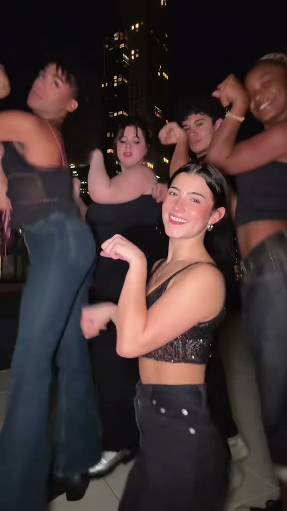 Milkshake with the dance crew, original TikTok video by charli d’amelio